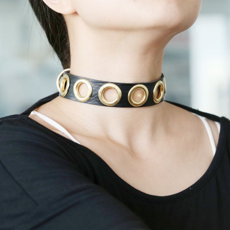 (image for) Gold Circle Neck Necklace