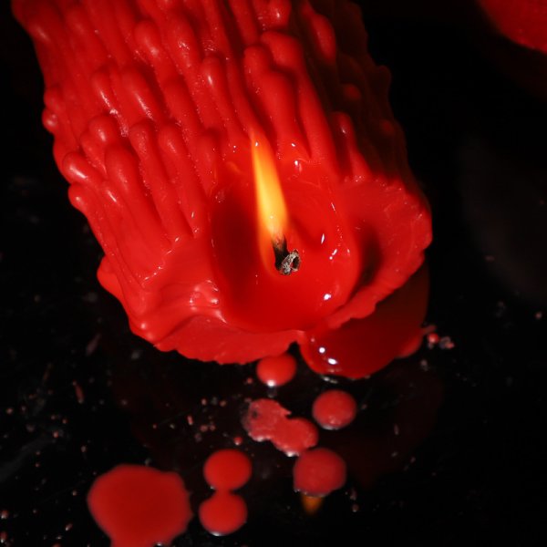 (image for) Thorn Drip Candle
