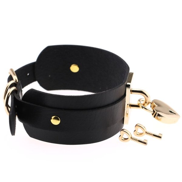 (image for) Golden Heart Lock Neck Necklace