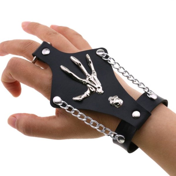 (image for) Skull Claw Wrist Bracelet