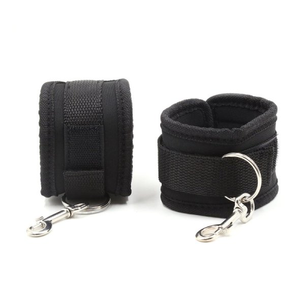 (image for) Blindfold And Cuff Bondage Set