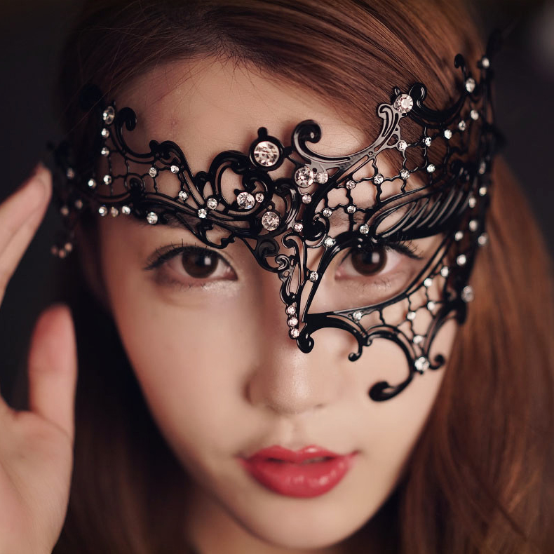 (image for) Rhinestone Metal Half Face Mask